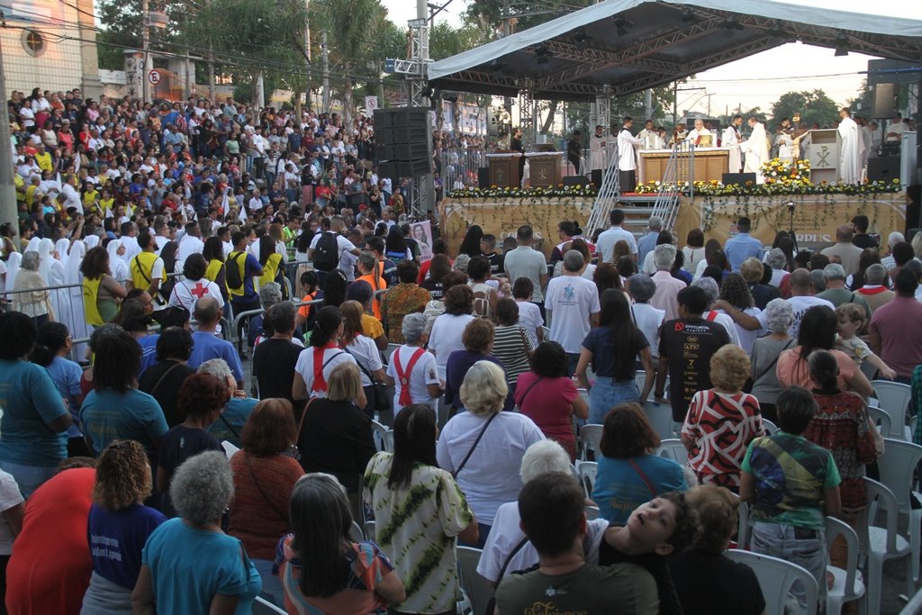 Missa-e-Procissao-Fabio.-Guimaraers-19.06.25-18 Maior Corpus Christi da América Latina lota ruas de São Gonçalo