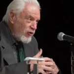 Morre Cícero Sandroni, ícone do jornalismo e da literatura, aos 90 anos, vítima de infecção. Velório será na ABL nesta quarta (18).